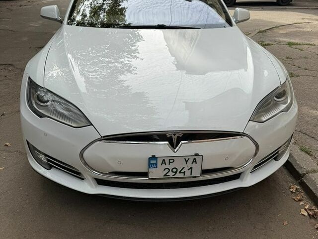Белый Тесла Модель С, объемом двигателя 0 л и пробегом 300 тыс. км за 12500 $, фото 1 на Automoto.ua