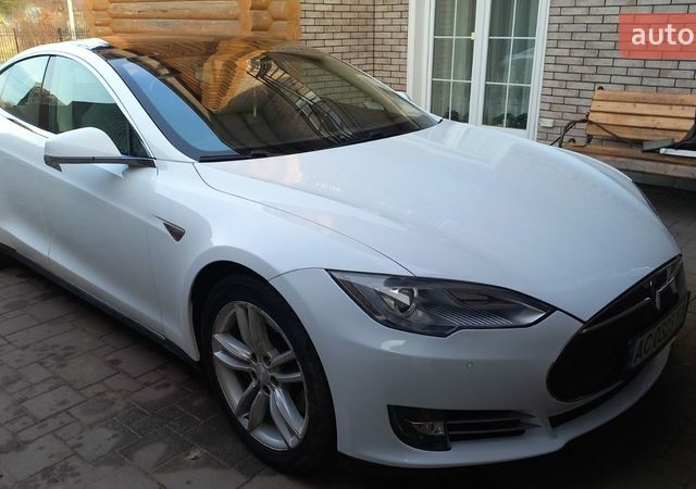 Белый Тесла Модель С, объемом двигателя 0 л и пробегом 186 тыс. км за 14000 $, фото 1 на Automoto.ua