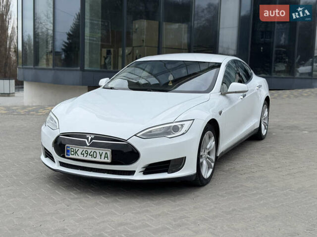 Белый Тесла Модель С, объемом двигателя 0 л и пробегом 257 тыс. км за 14550 $, фото 1 на Automoto.ua