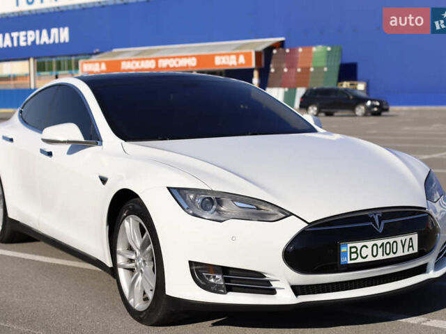 Белый Тесла Модель С, объемом двигателя 0 л и пробегом 135 тыс. км за 19500 $, фото 1 на Automoto.ua