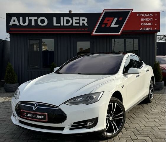 Белый Тесла Модель С, объемом двигателя 0 л и пробегом 189 тыс. км за 15700 $, фото 1 на Automoto.ua