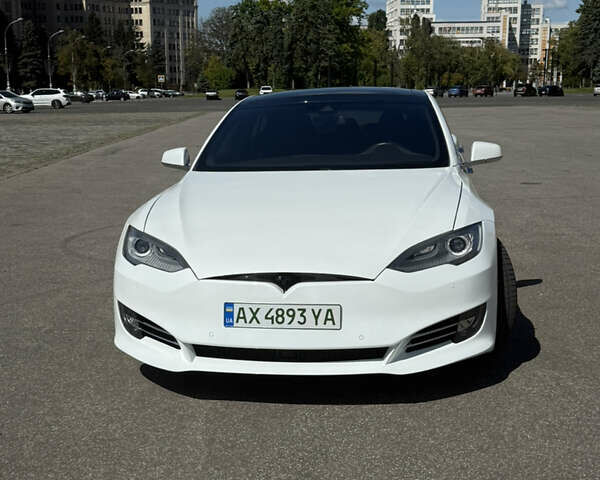 Белый Тесла Модель С, объемом двигателя 0 л и пробегом 146 тыс. км за 16200 $, фото 1 на Automoto.ua