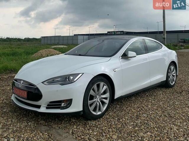 Белый Тесла Модель С, объемом двигателя 0 л и пробегом 184 тыс. км за 16000 $, фото 1 на Automoto.ua