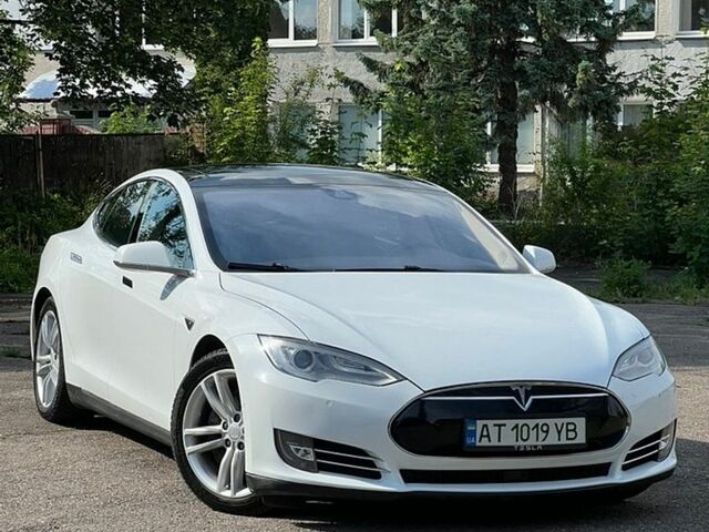 Білий Тесла Модель С, об'ємом двигуна 0 л та пробігом 250 тис. км за 13300 $, фото 1 на Automoto.ua