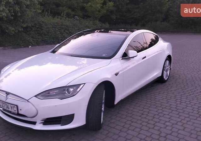 Белый Тесла Модель С, объемом двигателя 0 л и пробегом 238 тыс. км за 12200 $, фото 1 на Automoto.ua
