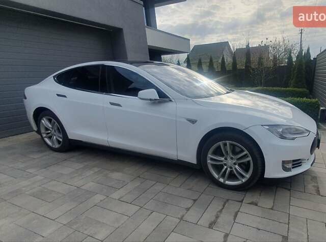 Білий Тесла Модель С, об'ємом двигуна 0 л та пробігом 210 тис. км за 15900 $, фото 1 на Automoto.ua