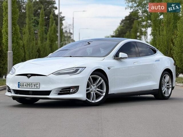 Белый Тесла Модель С, объемом двигателя 0 л и пробегом 141 тыс. км за 17900 $, фото 1 на Automoto.ua