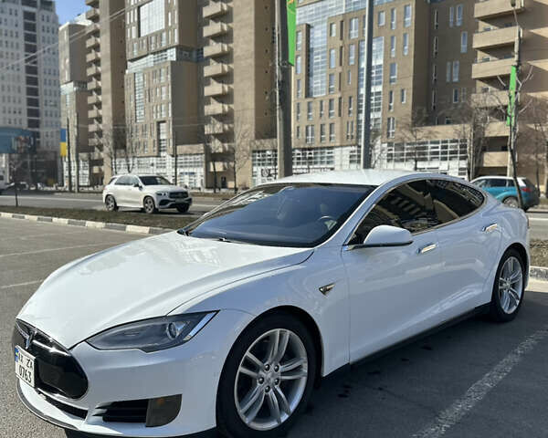 Белый Тесла Модель С, объемом двигателя 0 л и пробегом 178 тыс. км за 14970 $, фото 1 на Automoto.ua