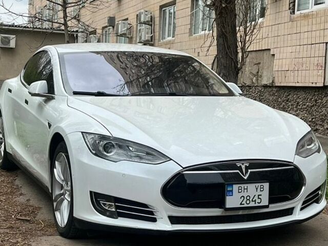Белый Тесла Модель С, объемом двигателя 0 л и пробегом 203 тыс. км за 15000 $, фото 1 на Automoto.ua