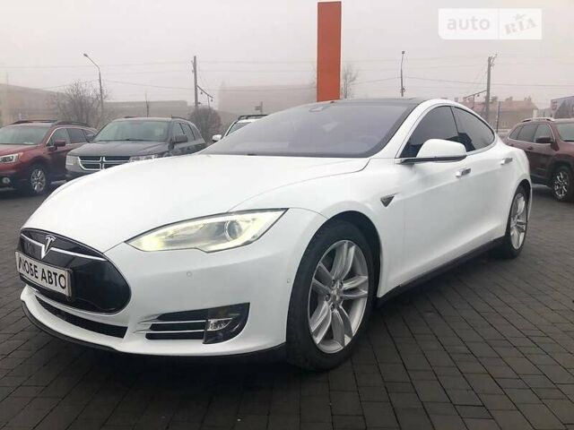Белый Тесла Модель С, объемом двигателя 0 л и пробегом 102 тыс. км за 26500 $, фото 1 на Automoto.ua