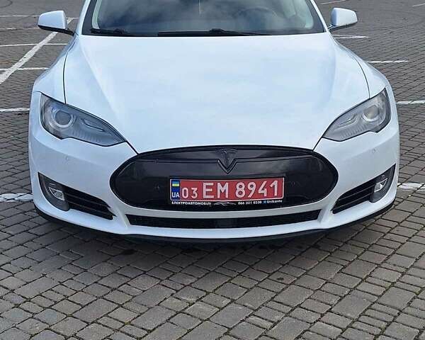 Белый Тесла Модель С, объемом двигателя 0 л и пробегом 240 тыс. км за 15500 $, фото 1 на Automoto.ua