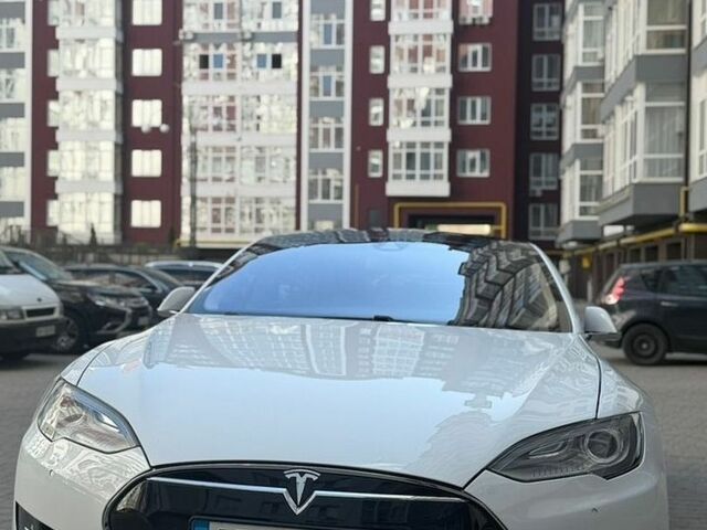Белый Тесла Модель С, объемом двигателя 0 л и пробегом 228 тыс. км за 12300 $, фото 1 на Automoto.ua