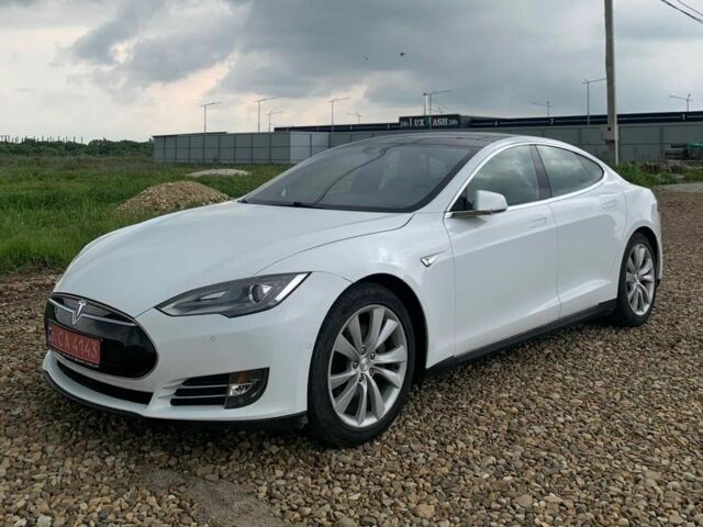 Белый Тесла Модель С, объемом двигателя 0 л и пробегом 184 тыс. км за 15500 $, фото 1 на Automoto.ua