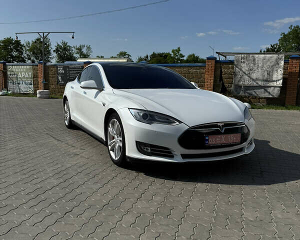 Белый Тесла Модель С, объемом двигателя 0 л и пробегом 205 тыс. км за 14200 $, фото 1 на Automoto.ua
