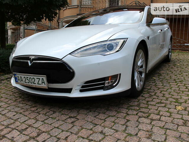 Белый Тесла Модель С, объемом двигателя 0 л и пробегом 265 тыс. км за 15999 $, фото 1 на Automoto.ua
