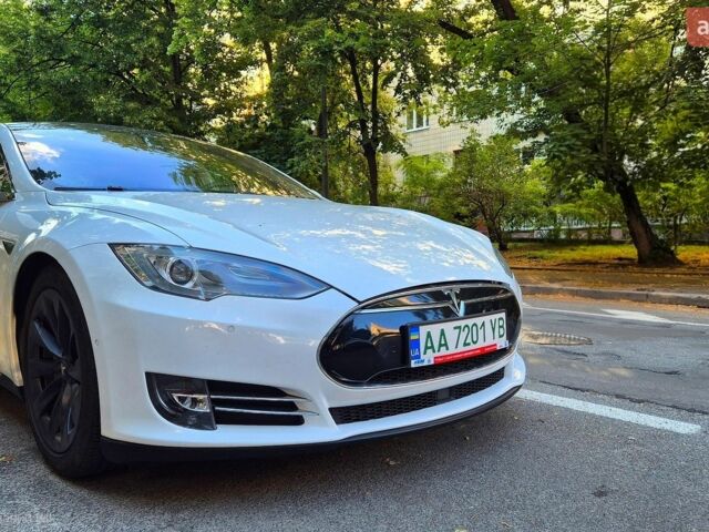 Білий Тесла Модель С, об'ємом двигуна 0 л та пробігом 108 тис. км за 14800 $, фото 1 на Automoto.ua