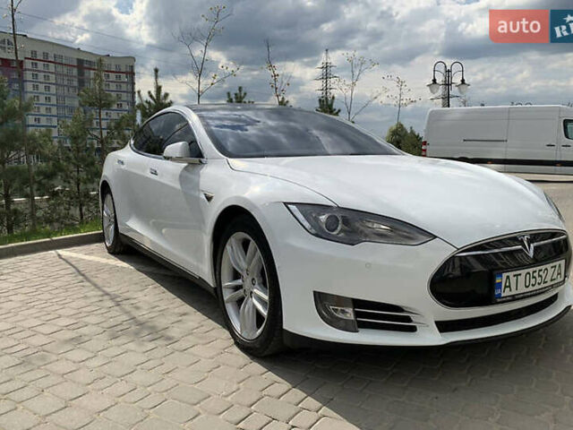 Белый Тесла Модель С, объемом двигателя 0 л и пробегом 156 тыс. км за 12999 $, фото 1 на Automoto.ua