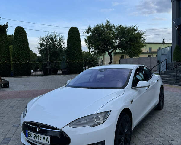 Белый Тесла Модель С, объемом двигателя 0 л и пробегом 108 тыс. км за 16500 $, фото 1 на Automoto.ua