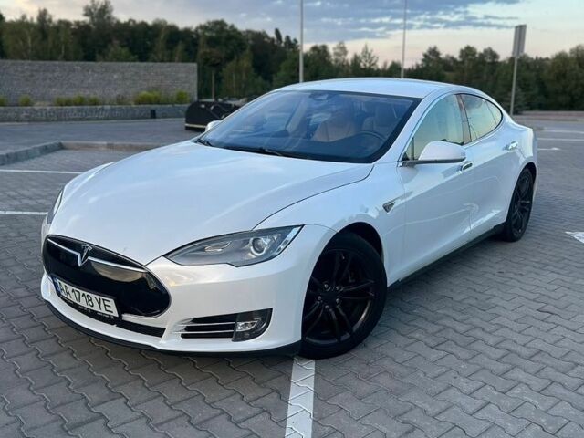 Белый Тесла Модель С, объемом двигателя 0 л и пробегом 192 тыс. км за 12400 $, фото 1 на Automoto.ua