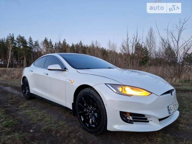 Белый Тесла Модель С, объемом двигателя 0 л и пробегом 196 тыс. км за 16600 $, фото 1 на Automoto.ua