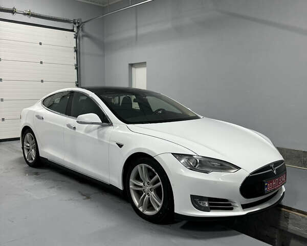 Белый Тесла Модель С, объемом двигателя 0 л и пробегом 140 тыс. км за 14950 $, фото 1 на Automoto.ua