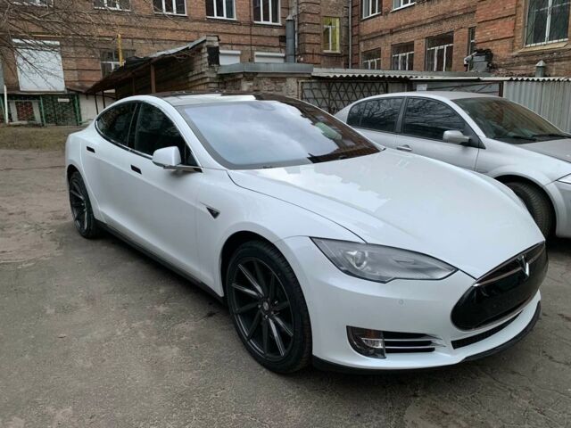 Белый Тесла Модель С, объемом двигателя 0 л и пробегом 34 тыс. км за 38000 $, фото 1 на Automoto.ua