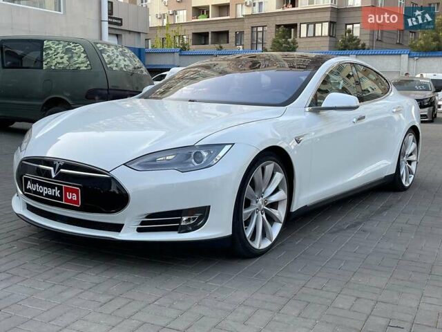 Белый Тесла Модель С, объемом двигателя 0 л и пробегом 9 тыс. км за 27990 $, фото 1 на Automoto.ua