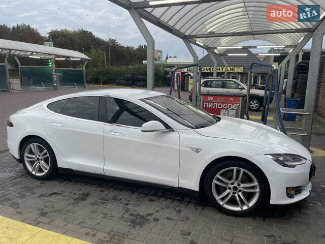 Білий Тесла Модель С, об'ємом двигуна 0 л та пробігом 205 тис. км за 16500 $, фото 1 на Automoto.ua
