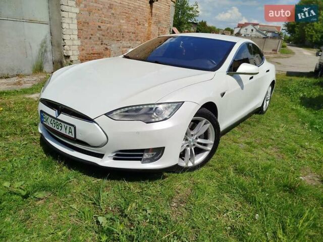 Білий Тесла Модель С, об'ємом двигуна 0 л та пробігом 253 тис. км за 15000 $, фото 1 на Automoto.ua