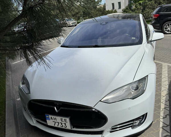 Білий Тесла Модель С, об'ємом двигуна 0 л та пробігом 115 тис. км за 20000 $, фото 1 на Automoto.ua