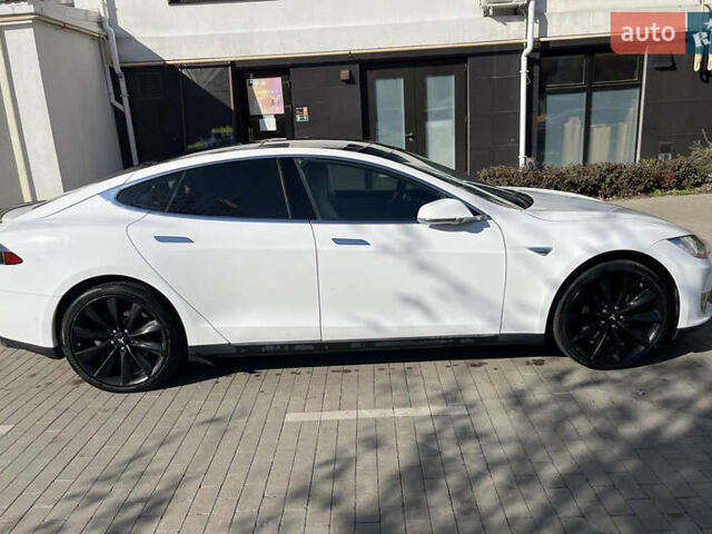 Белый Тесла Модель С, объемом двигателя 0 л и пробегом 250 тыс. км за 16900 $, фото 1 на Automoto.ua