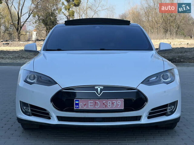 Белый Тесла Модель С, объемом двигателя 0 л и пробегом 290 тыс. км за 16100 $, фото 1 на Automoto.ua