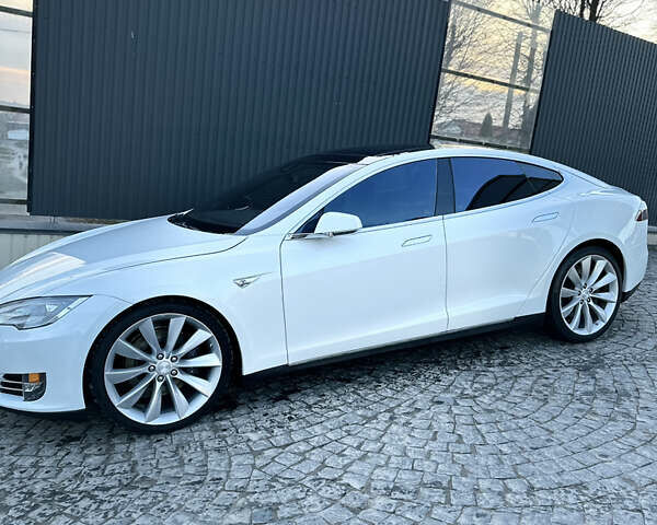 Білий Тесла Модель С, об'ємом двигуна 0 л та пробігом 180 тис. км за 15800 $, фото 1 на Automoto.ua