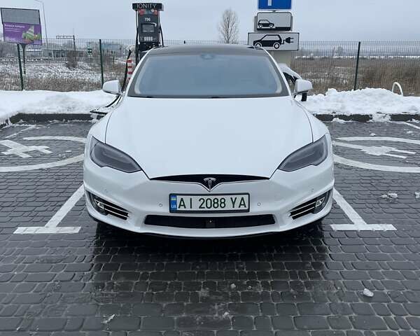 Белый Тесла Модель С, объемом двигателя 0 л и пробегом 194 тыс. км за 20000 $, фото 1 на Automoto.ua