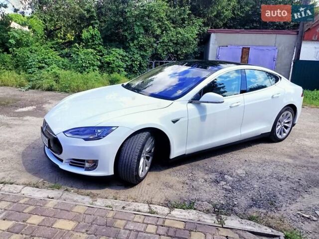 Белый Тесла Модель С, объемом двигателя 0 л и пробегом 48 тыс. км за 21000 $, фото 1 на Automoto.ua