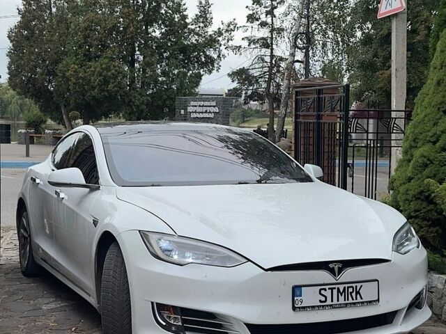 Белый Тесла Модель С, объемом двигателя 0 л и пробегом 191 тыс. км за 17000 $, фото 1 на Automoto.ua