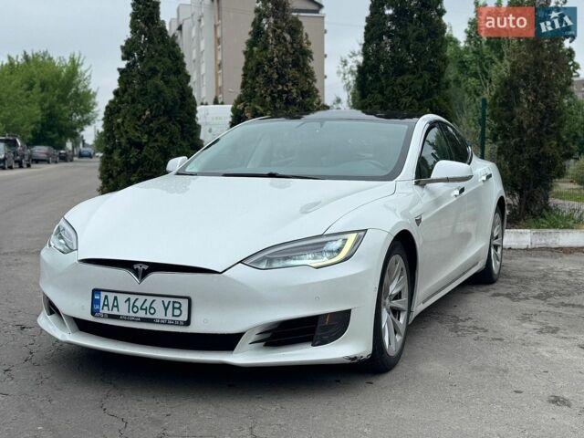 Белый Тесла Модель С, объемом двигателя 0 л и пробегом 106 тыс. км за 14000 $, фото 1 на Automoto.ua