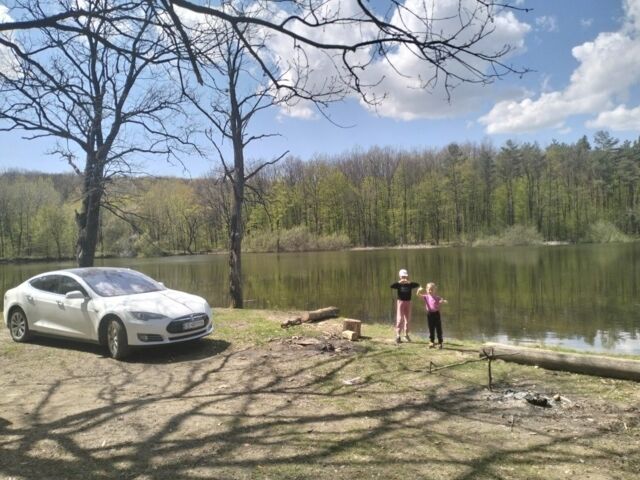 Білий Тесла Модель С, об'ємом двигуна 0 л та пробігом 15 тис. км за 13100 $, фото 1 на Automoto.ua