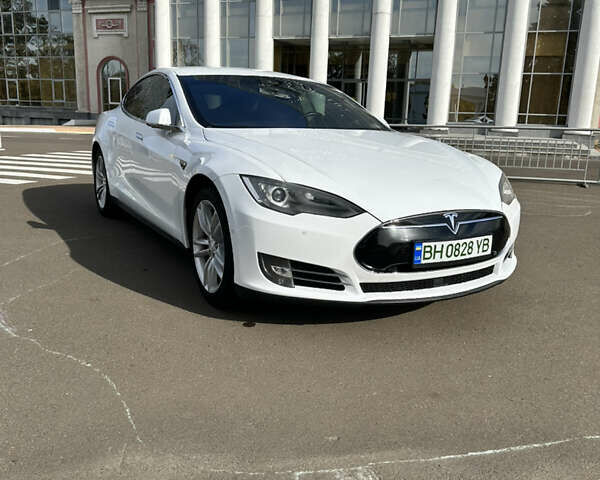 Білий Тесла Модель С, об'ємом двигуна 0 л та пробігом 105 тис. км за 15900 $, фото 1 на Automoto.ua