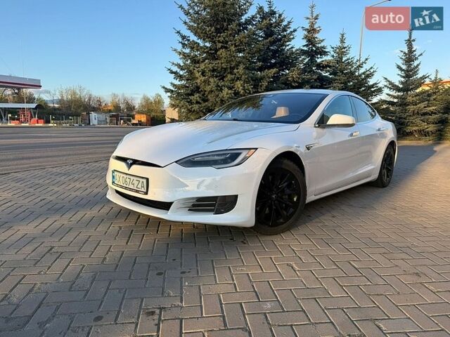 Белый Тесла Модель С, объемом двигателя 0 л и пробегом 126 тыс. км за 14950 $, фото 1 на Automoto.ua