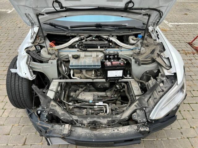 Белый Тесла Модель С, объемом двигателя 0 л и пробегом 196 тыс. км за 13000 $, фото 1 на Automoto.ua