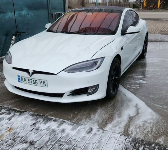 Белый Тесла Модель С, объемом двигателя 0 л и пробегом 148 тыс. км за 16600 $, фото 1 на Automoto.ua