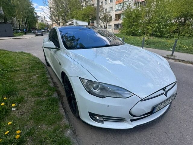 Белый Тесла Модель С, объемом двигателя 0 л и пробегом 199 тыс. км за 13100 $, фото 1 на Automoto.ua
