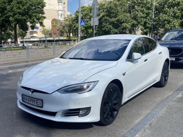 Белый Тесла Модель С, объемом двигателя 0 л и пробегом 255 тыс. км за 22999 $, фото 1 на Automoto.ua