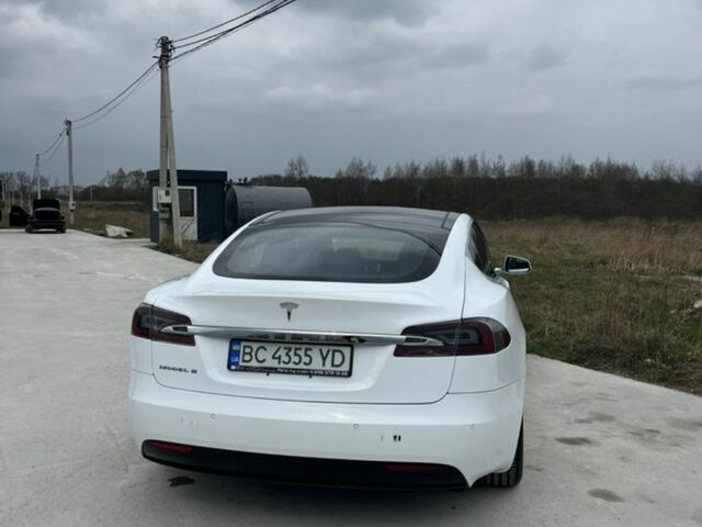 Белый Тесла Модель С, объемом двигателя 0 л и пробегом 156 тыс. км за 13500 $, фото 1 на Automoto.ua