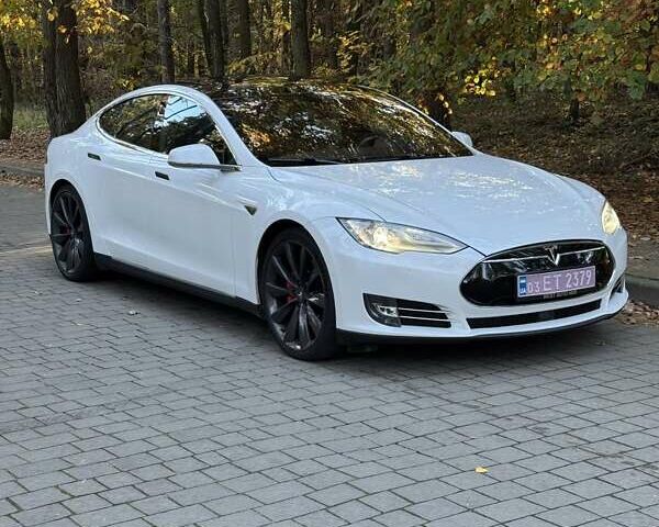 Белый Тесла Модель С, объемом двигателя 0 л и пробегом 98 тыс. км за 19300 $, фото 1 на Automoto.ua