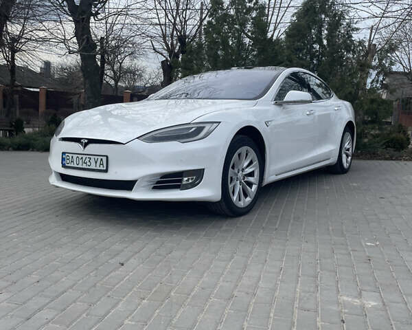 Белый Тесла Модель С, объемом двигателя 0 л и пробегом 199 тыс. км за 16900 $, фото 1 на Automoto.ua