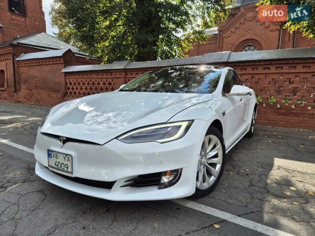 Белый Тесла Модель С, объемом двигателя 0 л и пробегом 110 тыс. км за 16200 $, фото 1 на Automoto.ua