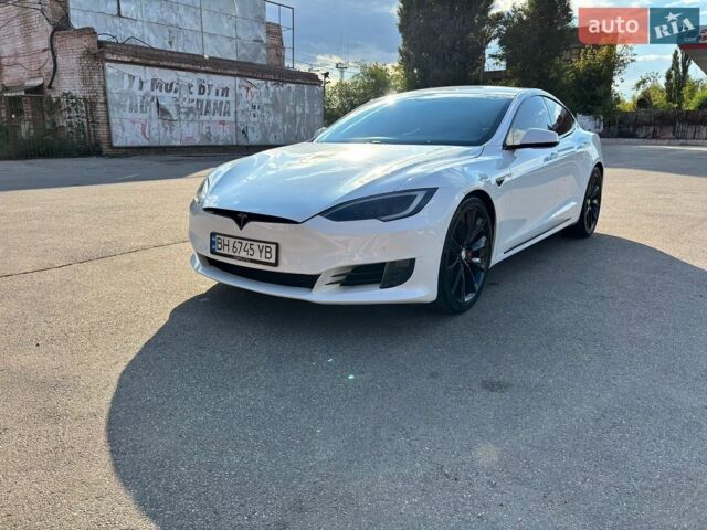 Білий Тесла Модель С, об'ємом двигуна 0 л та пробігом 69 тис. км за 17999 $, фото 1 на Automoto.ua
