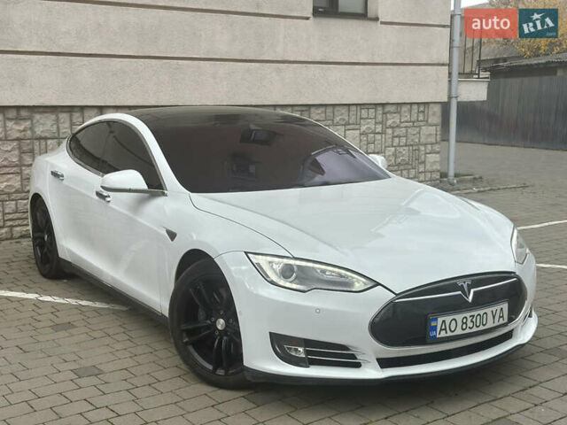 Белый Тесла Модель С, объемом двигателя 0 л и пробегом 207 тыс. км за 13999 $, фото 1 на Automoto.ua